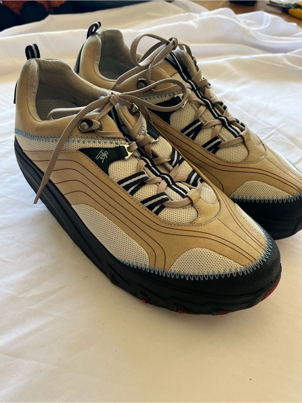 Women’s size 10 / size 41 MBT Chapa Stone Athletic Sneakers Rocker Comfort Shoes